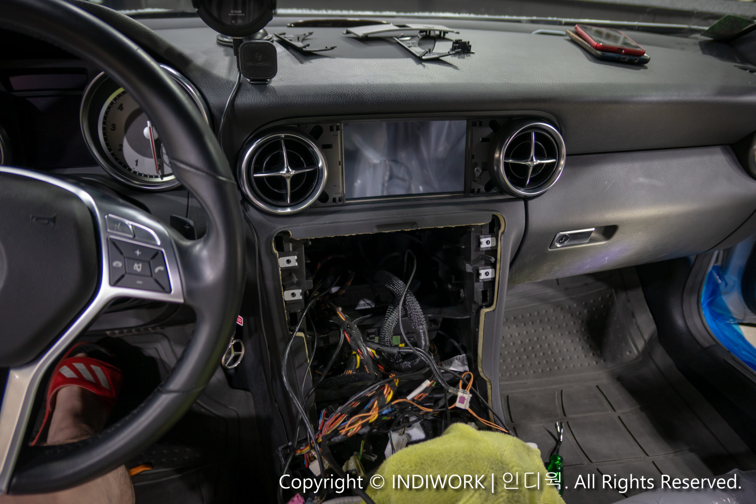 Mercedes 2012 SLK-Class R172 Install