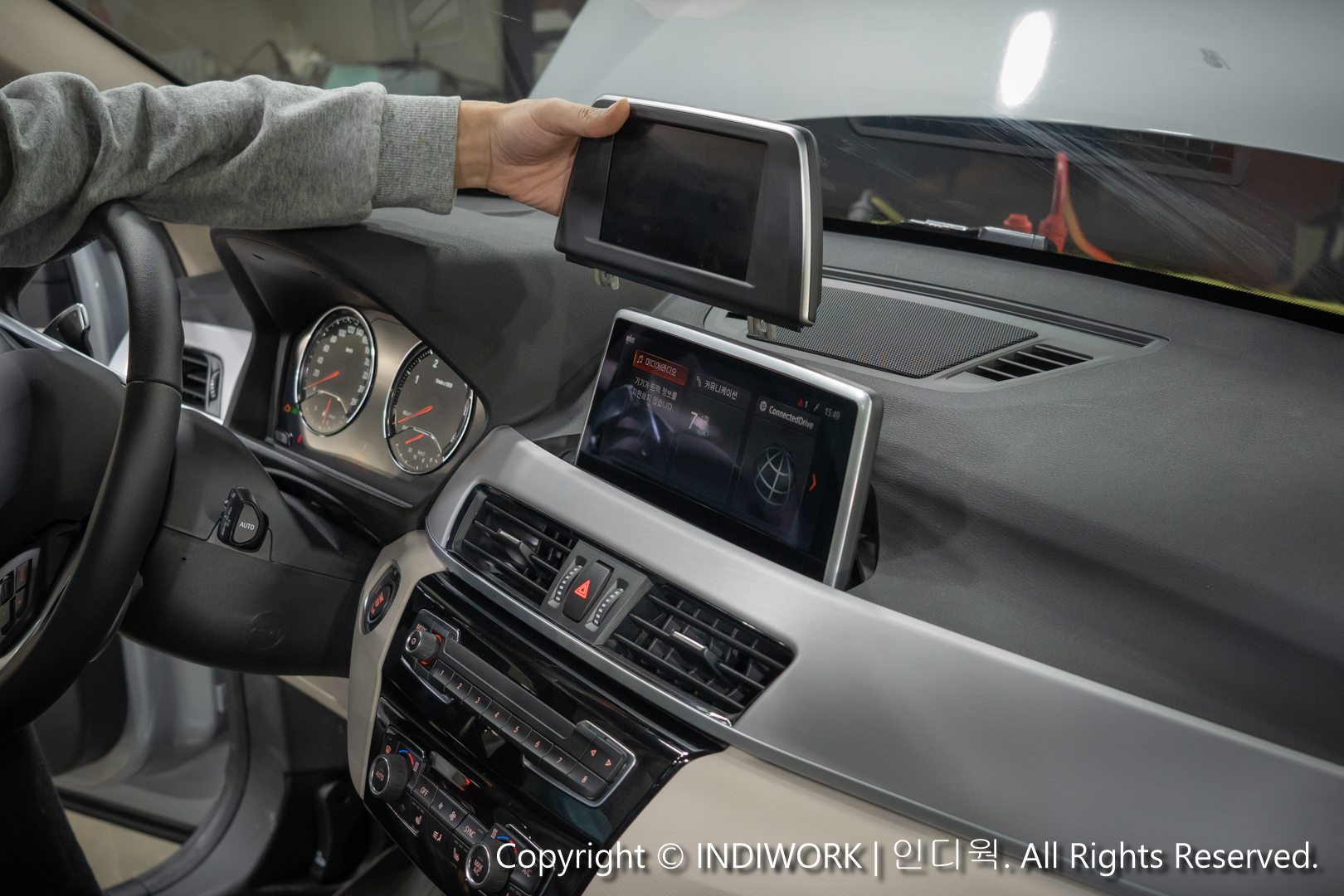 2020 BMW X1 F48 Display Size Up 6.5″ to 8.8″(Original Parts)