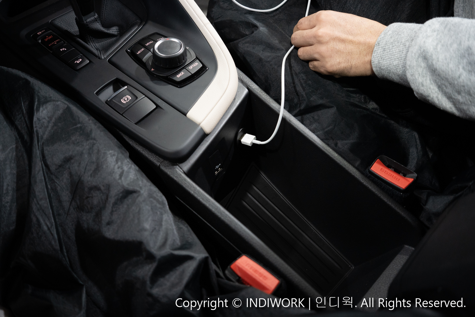 2020 BMW X1 F48 Display Size Up 6.5″ to 8.8″(Original Parts) and add Apple Carplay (USB port)"SCB-EVO"