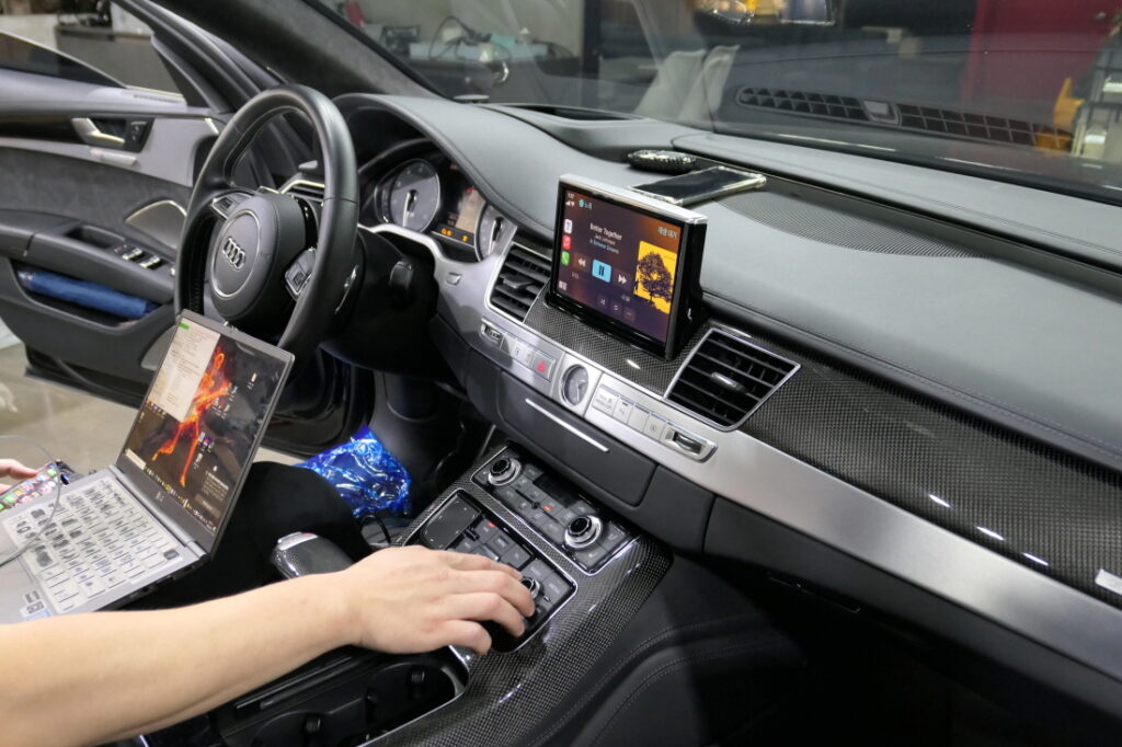 Apple Carplay,Music play for 2012-Audi-S8 "SCB-AUDI(A8)"